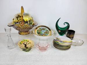 lot 536 image: Vintage Glassware - Carnival Glass, Italian Murano Art Glass, Decorative Plates, and More NO SHIPPING
