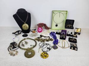 lot 602 image: Jewelry Collection - Necklaces, Rings, Earrings, Brooches, Bracelets - Includes Sterling Silver, Swarovski Crystal, and More