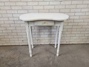 lot 609 image: Small Solid Wood Contour Side Table - NO SHIPPING