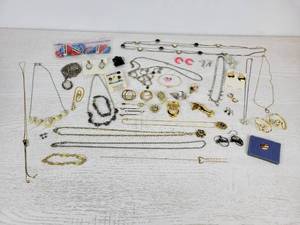 lot 616 image: Jewelry Collection - Pins, Earrings, Necklaces, and More