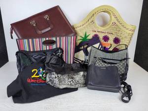lot 626 image: Lot of Various Purses, Bags, and Souvenir Totes