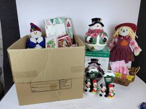 lot 630 image: Holiday Decorations and Stationery - Christmas, Fall, Valentines, and More NO SHIPPING