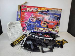 lot 698 image: 2003 LIFE-LIKE Racing - NASCAR Race of Champions HO Slot Car Playset - NO SHIPPING