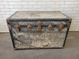 lot 700 image: Antique Horn Luggage Trunk - NO SHIPPING