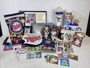 lot 707 image: Large Lot of Minnesota Twins Baseball Memorabilia - NO SHIPPING