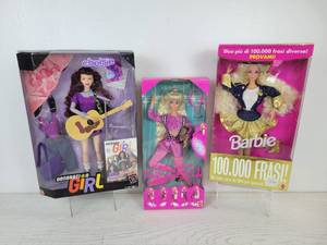 lot 728 image: Set of (3) Barbie Dolls - 1998 Generation Girl Chelsie, 1994 Dance Moves Barbie, 1994 Italian Edition of 100,000 Phrases Barbie