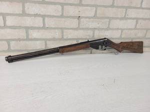 lot 548 image: Daisy Red Ryder No. 111 Model 40 BB Gun - Made between 1947 and 1949
