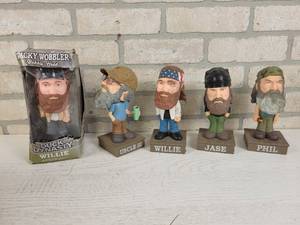 lot 563 image: (5) Duck Dynasty Bobbleheads - Approx. 7.5 Tall Each