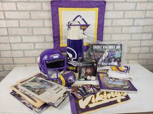 lot 565 image: Large Lot of Minnesota Vikings Football Memorabilia - NO SHIPPING
