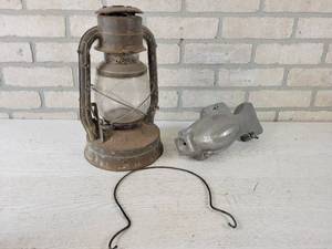 lot 659 image: Antique DIETZ No. 2 Lantern and Aluminum Downrigger Mold (Approx. 10 Long) - NO SHIPPING