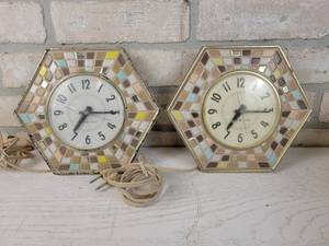 lot 809 image: Pair of Vintage MCM General Electric Kitchen Mosaic Clocks - Both Work