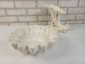 lot 819 image: (2) Pieces of Vintage Red Wing Pottery