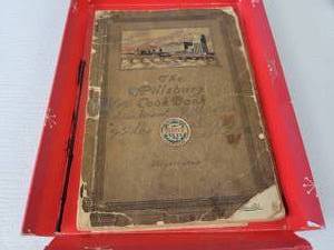 lot 821 image: 1914 Pillsbury Cookbook - Many hand Written Recipes
