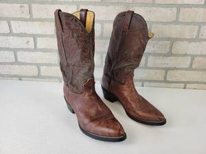 lot 823 image: Pair of Durango 9.5 EE Cowboy Boots