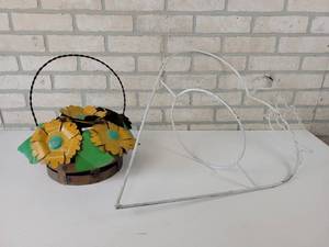 lot 829 image: Tin Flower basket Garden Dcor and Heart Pot Holder - NO SHIPPING