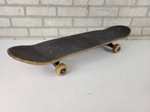 lot 834 image: Powell & Peralta Skateboard - Approx. 28 x 7.5 - NO SHIPPING