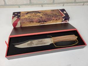 lot 846 image: American Mint Civil War America at War Bowie Knife in Case - 8 Blade