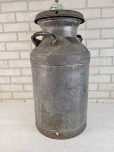 lot 859 image: Antique Superior Milk Can with Lid - NO SHIPPING
