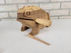 lot 877 image: Large Wood Percussion Frog - Approx. 11 x 8 x 7