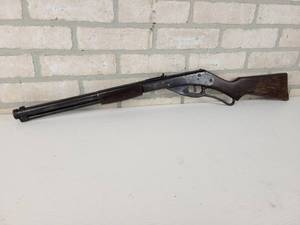 lot 512 image: Vintage Daisy No. 108 Model 39 Carbine Air Rifle - Only Made from 1939-1945 - Wood Stock and Forearm