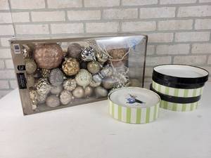 lot 880 image: (21) Salut 8 Salad Plates by Rosanna and Container of Christmas Decorations - NO SHIPPING
