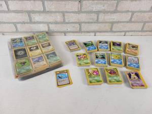 lot 507 image: 900 Pokmon Cards