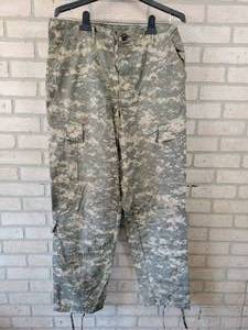 lot 900 image: US Military Army Combat Uniform Pants - Size Medium-Long