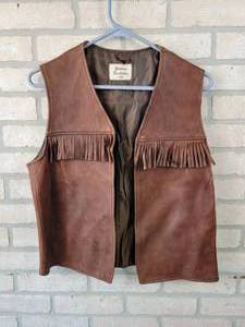 lot 901 image: Vintage Genuine Buckskin Vest by Uber - SM (Unmarked)