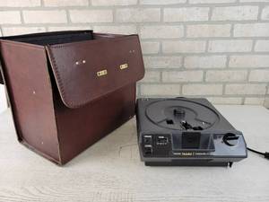 lot 911 image: Vintage Kodak Medalist I Carousel Projector with Carrying Case - Both Fan and Light Powers On - NO SHIPPING