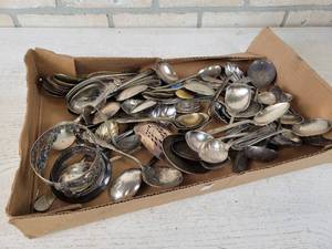 lot 916 image: Silver Plated Flatware - Approx. 4.0 LBS