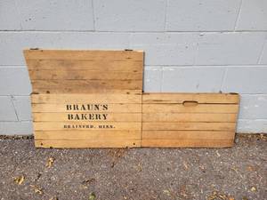 lot 965 image: Superior Box Co. Collapsible Crate - Brauns Bakery - Brainerd, MN Stencil - NO SHIPPING