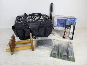 lot 974 image: Lot of Beading and Jewelry Making Tools and Organizers