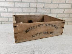 lot 763 image: Vintage Sleepy Eye Flour Mill Wood Crate - Sleepy Eye, MN