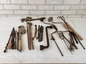 lot 768 image: Lot of Vintage & Antique Tools