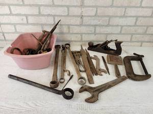 lot 771 image: Lot of Vintage & Antique Tools