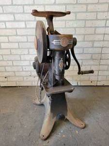 lot 773 image: Antique DELAVAL No 18 Cream Separator - NO SHIPPING