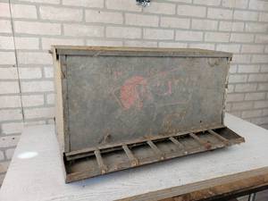 lot 781 image: Vintage Double Sided Chicken Feeder - Approx. 28 x 20 x 16 - NO SHIPPING