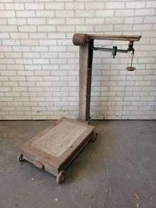 lot 790 image: Antique Feed Balance Scale - NO SHIPPING