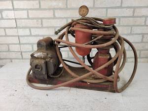 lot 795 image: Vintage FARMAIR Air Pump with Electric Motor Made by K&G MFG Co. Faribault, MN - Both Spin Freely - NO SHIPPING