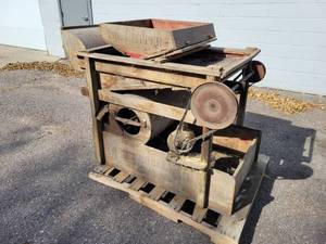 lot 798 image: Antique A.T. Ferrell Clipper Model 2B Grain  Seed Cleaner - NO SHIPPING