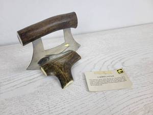 lot 1013 image: Alaskan-Made Caribou Antler Knife