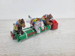 lot 1030 image: Modern Schylling Horse Race Tin Litho Wind Up Toy - Works See Video.