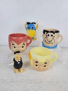 lot 1038 image: Lot of Vintage Flintstones Vitamins Cups and Fred Flintstone Wind-Up Toy