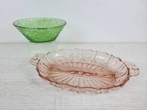 lot 1046 image: Depression Glass Pieces