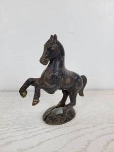 lot 1048 image: Vintage Cast Iron Still Rearing Horse Coin Bank