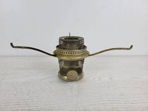lot 1068 image: Antique Mantle Lamp Co. NU-TYPE Model B Aladdin Oil Lamp Burner with Lampshade Arms