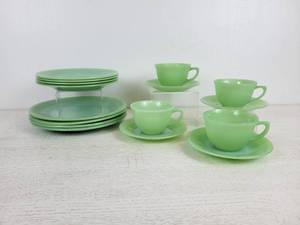 lot 1074 image: Fire King Jadeite Dishes