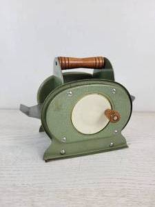 lot 1095 image: Vintage Nestor Johnson Card Shuffler