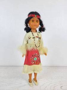 lot 1096 image: Vintage 11-12 Native American Sleepy Eyes Doll with Twins in a Papoose