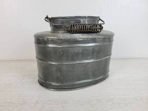 lot 1098 image: Uncommon Vintage Galvanized Bait Box